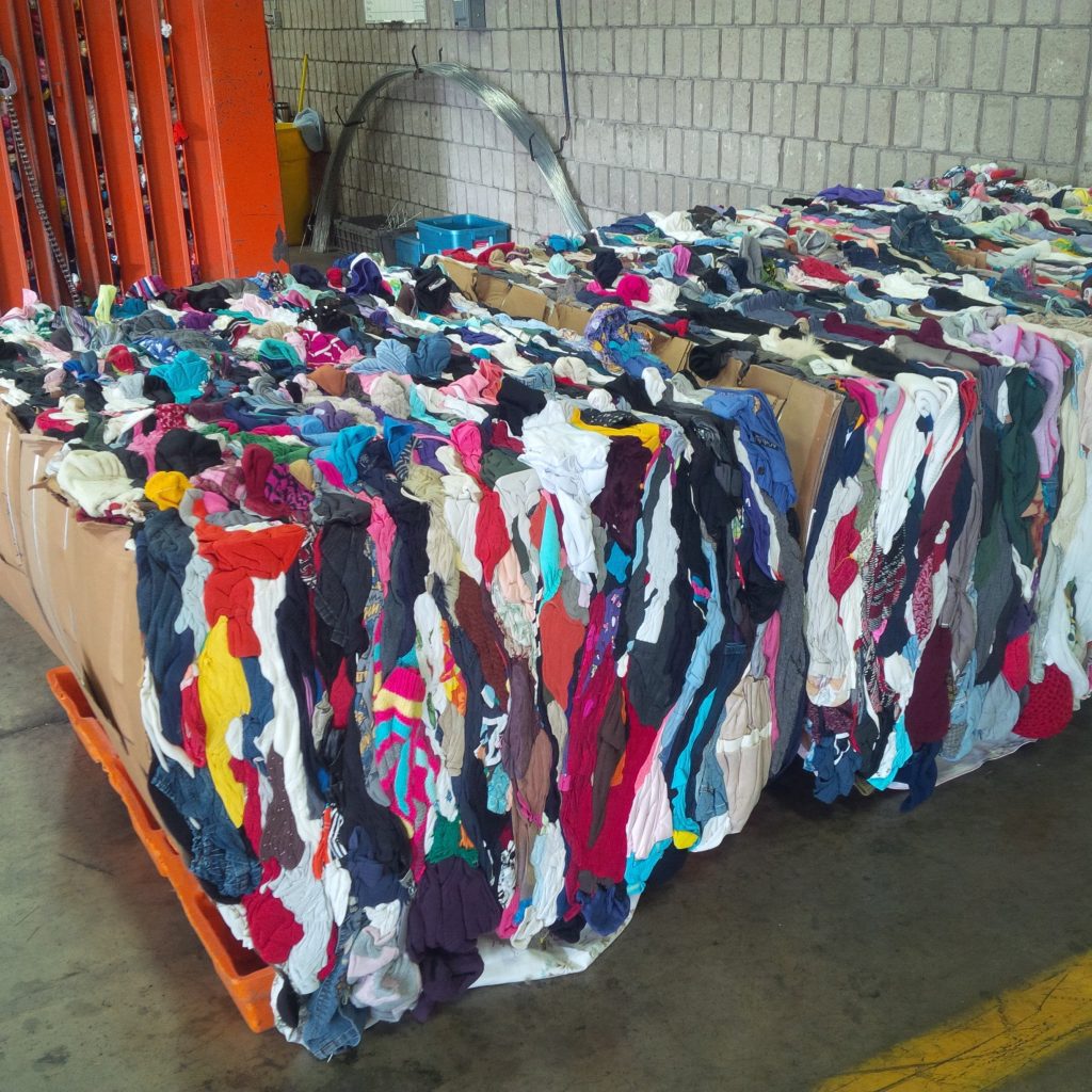 Sell bulk sales clothes online