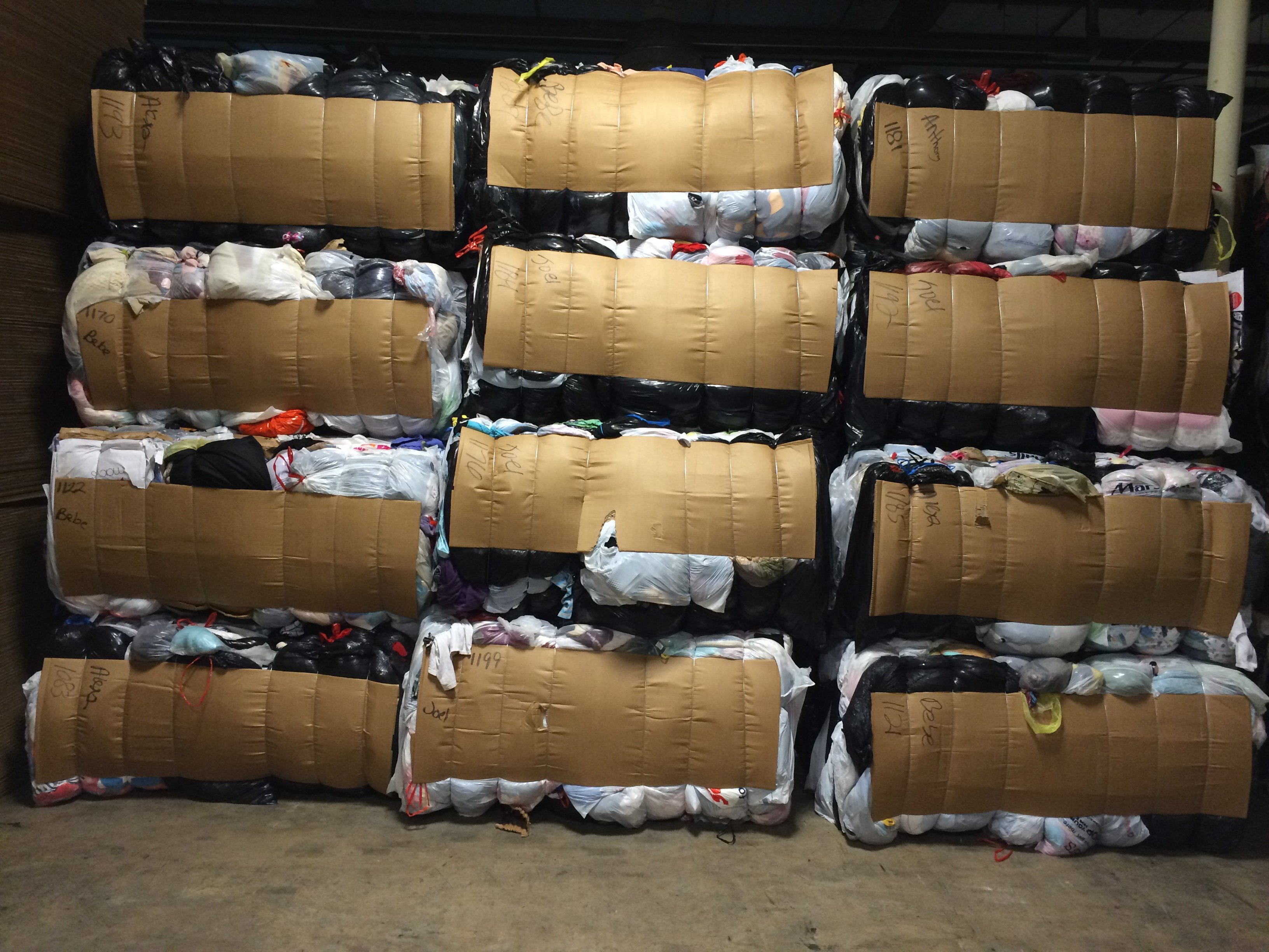 Buy & Sell Quality Wholesale Used Clothing In Bulk | Bank ...