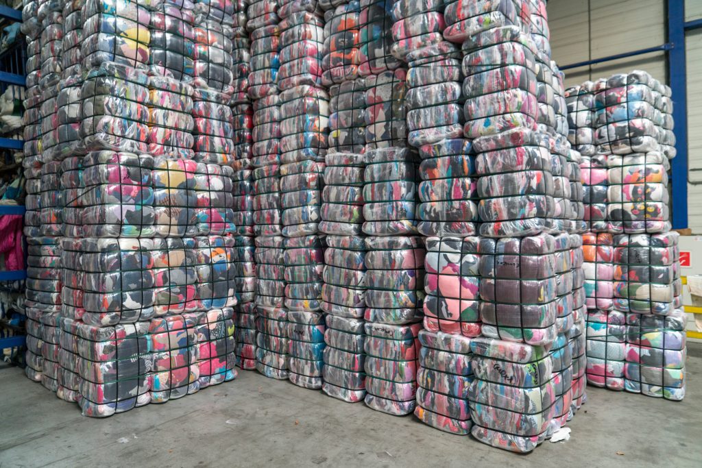 Bulk amounts Used Clothes in Warehouse